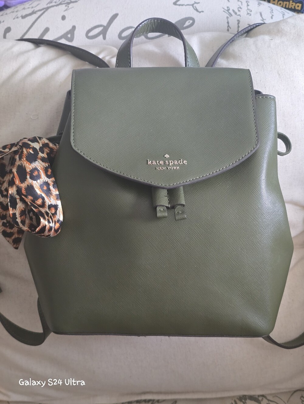 Kate Spade NY Lizzie Med Flap Backpack in a green saffiano leather EUC w/ Scarf